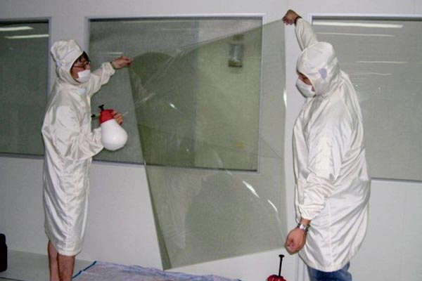 高頻電磁波遮蔽含金元素真空噴濺玻璃膠膜 (型號 Model70)