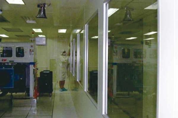 高頻電磁波遮蔽含金元素真空噴濺玻璃膠膜 (型號 Model70)